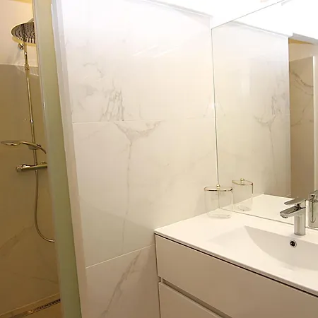Chic And Modern 65 M2 Apartment-cannes Center-1 Bedroom 1 Mezzanine Apartament *